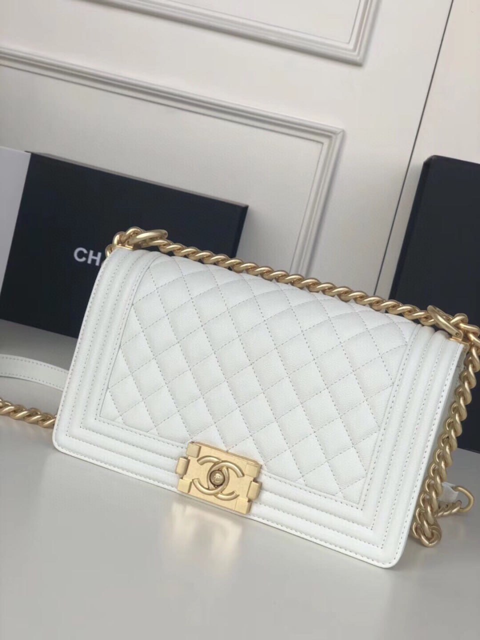 Сумка Chanel Boy White Gold
